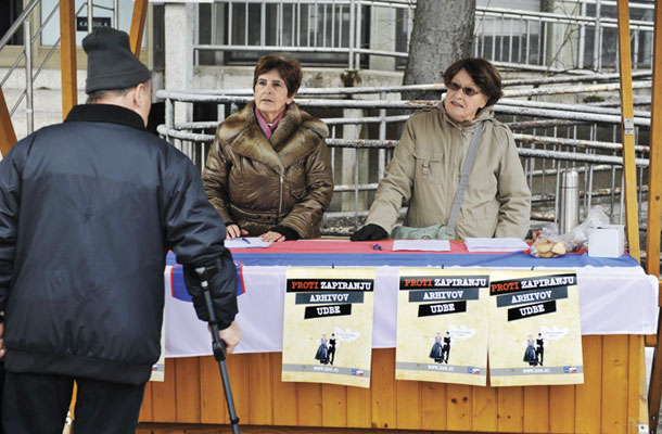 Zbiranje podpisov za referendum o arhivih