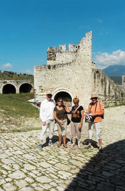 Vojko, Bojana, Neda in Mirko, Berat, Albanija / Foto Mirko Zorman