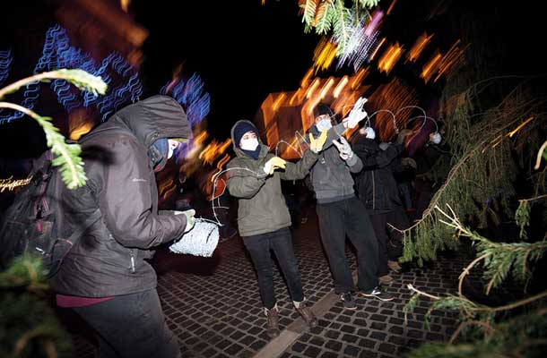 Iniciativa proti ograji, performativna intervencija, Prešernov trg, Ljubljana