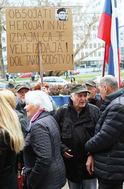 Shod v podporo brigadirju Krkoviču, ki so ga osumili, da je odgovoren za smrt slovenskega pilota na začetku vojne za Slovenijo