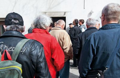 Razdeljevalnica brezplačnega toplega obroka v Ljubljani, april 2016 