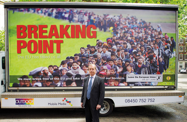 Nigel Farage, predsednik skrajne stranke UKIP, ki je za prepričevanje volivcev o grozotah EU uporabil fotografijo, nastalo v Sloveniji.