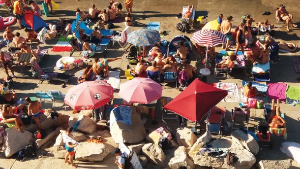 Pogled s piranske terase na plažo