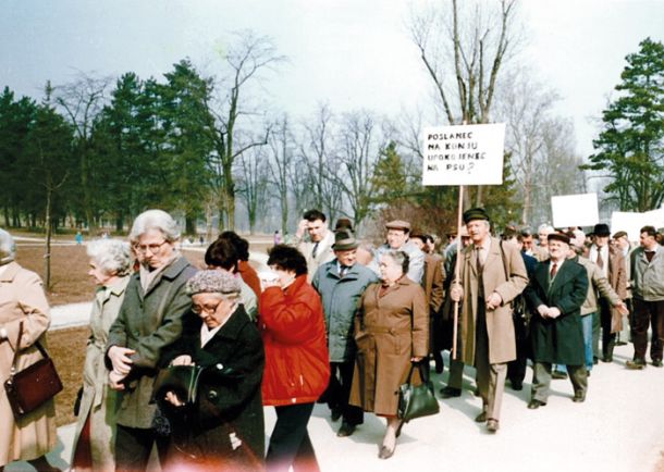 Protesti ljubljanskih upokojencev leta 1993 proti prvi »zamrznitvi« pokojnin.