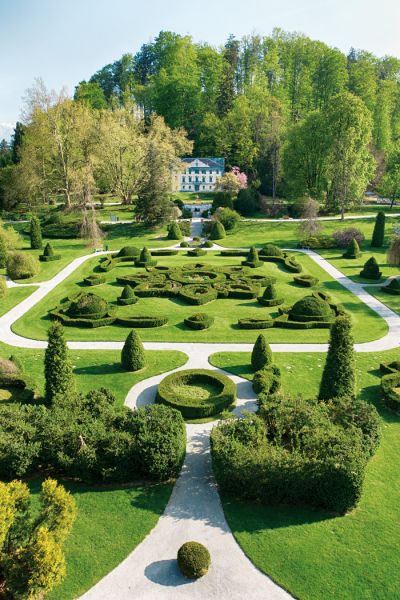 Arboretum Volčji Potok obsega 80 hektarov površin in premore več kot 3500 rastlin z vseh koncev sveta