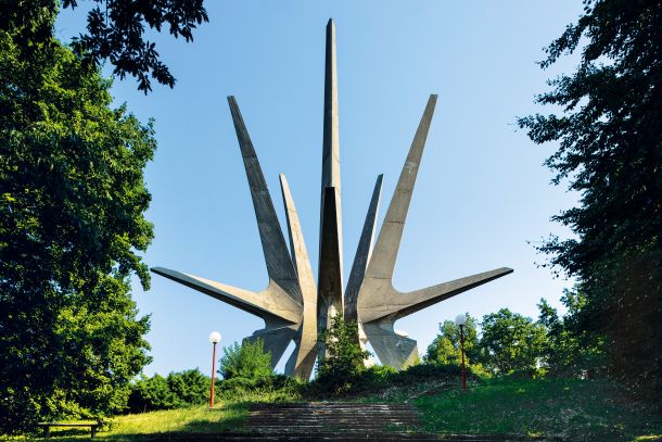 Spomenik kosmajskemu partizanskemu odredu, Kosmaj, Srbija, arhitekt Gradimir Medaković, kipar Vojan Stojić