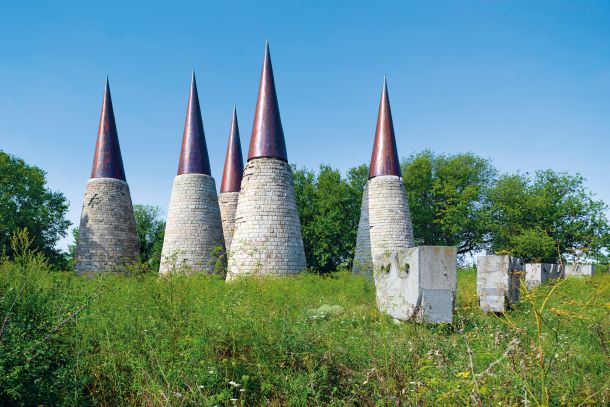 Spominski park Dudik, avtor Bogdan Bogdanović (1978–1980), Vukovar, Hrvaška. 