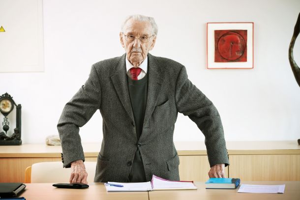 Upokojeni pofesor kazenskega prava dr. Ljubo Bavcon se je pod ustavno pritožbo podpisal „v imenu svoje pokojne mame Cilke Bavcon, rojene Pevc, in v svojem imenu, ker ta sodba krši najino človeško dostojanstvo“. 