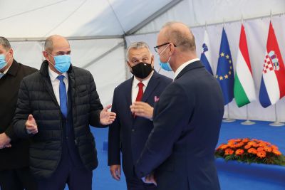 Janez Janša, Viktor Orbán in hrvaški zunanji minister Gordan Grlić Radman na slovesnosti ob začetku gradnje daljnovoda Cirkovce–Pince, ki bo povezal Slovenijo, Madžarsko in Hrvaško.