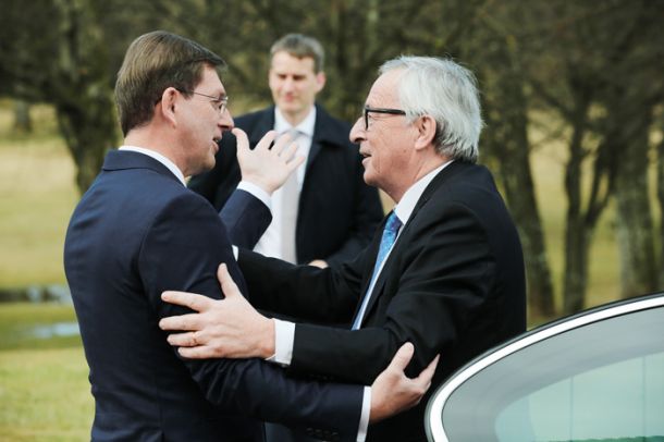 Miro Cerar in JeanClaude Juncker leta 2017