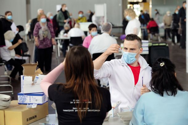 Cepljenje na ljubljanskem Gospodarskem razstavišču