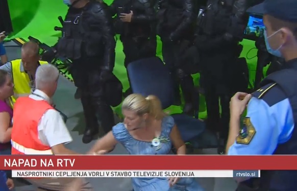 Proticepilski protestniki v studiu TV Slovenija