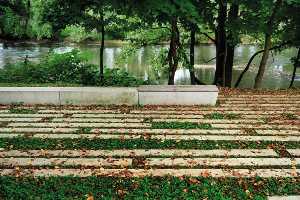 Ljubljana že nekaj let ureja obrečni prostor Ljubljanice med Fužinami in Štepanjskim naseljem. Tam nastaja družinski park Muste, ki bo z novimi programi in ambienti nadgradil obstoječe zelene površine.