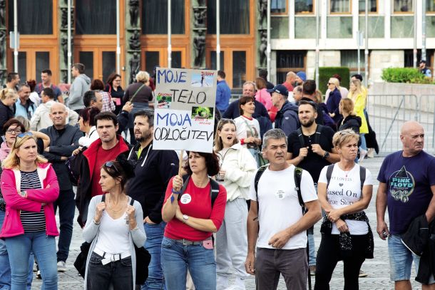 Moje telo, moja odločitev: Ali je pravica ne biti cepljen enaka pravici do splava? /