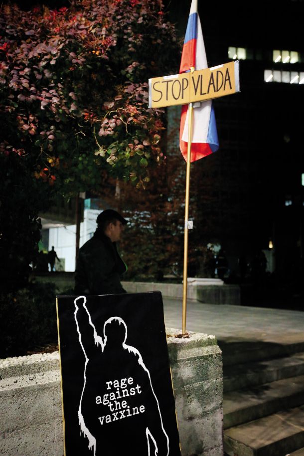 Bes proti cepljenju. Sredin protest v Ljubljani 