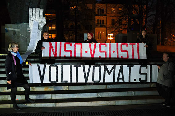 Na petkovem protestu so predstavili tudi spletno orodje Volitvomat.