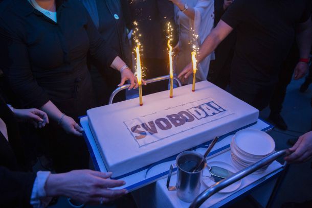 Torta ob slavju zmage stranke Gibanje Svoboda 