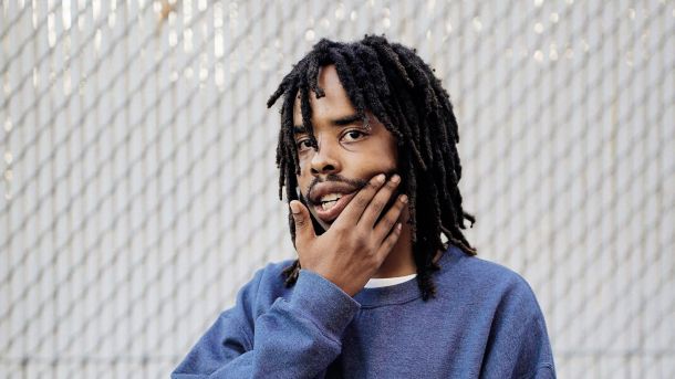 Earl Sweatshirt je introvertirani mojster besede in pronicljivo lucidni prvak mlajše generacije raperjev, ki se ne uklanjajo trendom