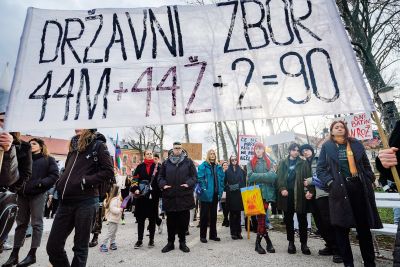 Feministični protestni shod Patriarhat ubija! ob mednarodnem dnevu žensk v Ljubljani /Nerešljiva enačba za patriarhat / 