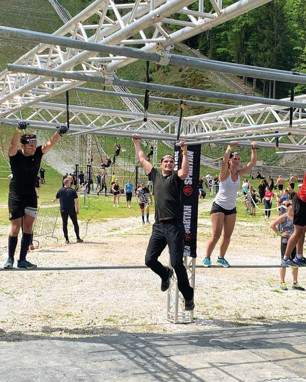 Anže Logar na tekmovanju »Spartan Race«. Kot je na Instagramu ponosno zapisal sam: »Prvič. Brez treninga. 5 km sprint, 20 ovir. Še grem …«