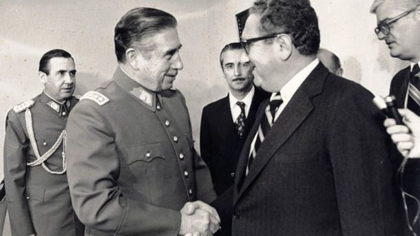 Veliki mentor: Augusto Pinochet in Henry Kissinger, ameriški državni sekretar leta 1976