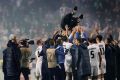 Metanje selektorja Matjaža Keka v zrak po zmagi proti Kazahstanu in uvrstitvi na evropsko prvenstvo v nogometu