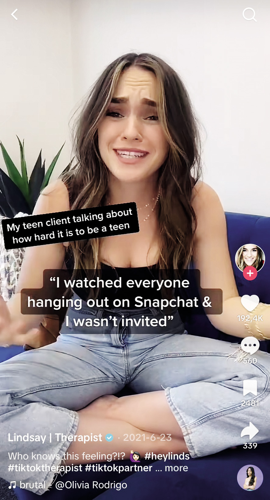 Psihologinja Lindsay Fleming s skoraj 513 tisoč sledilci na TikToku nastopa kot licencirana terapevtka, ki skuša širiti znanje o spopadanju s tesnobo, ADHDjem in depresijo.