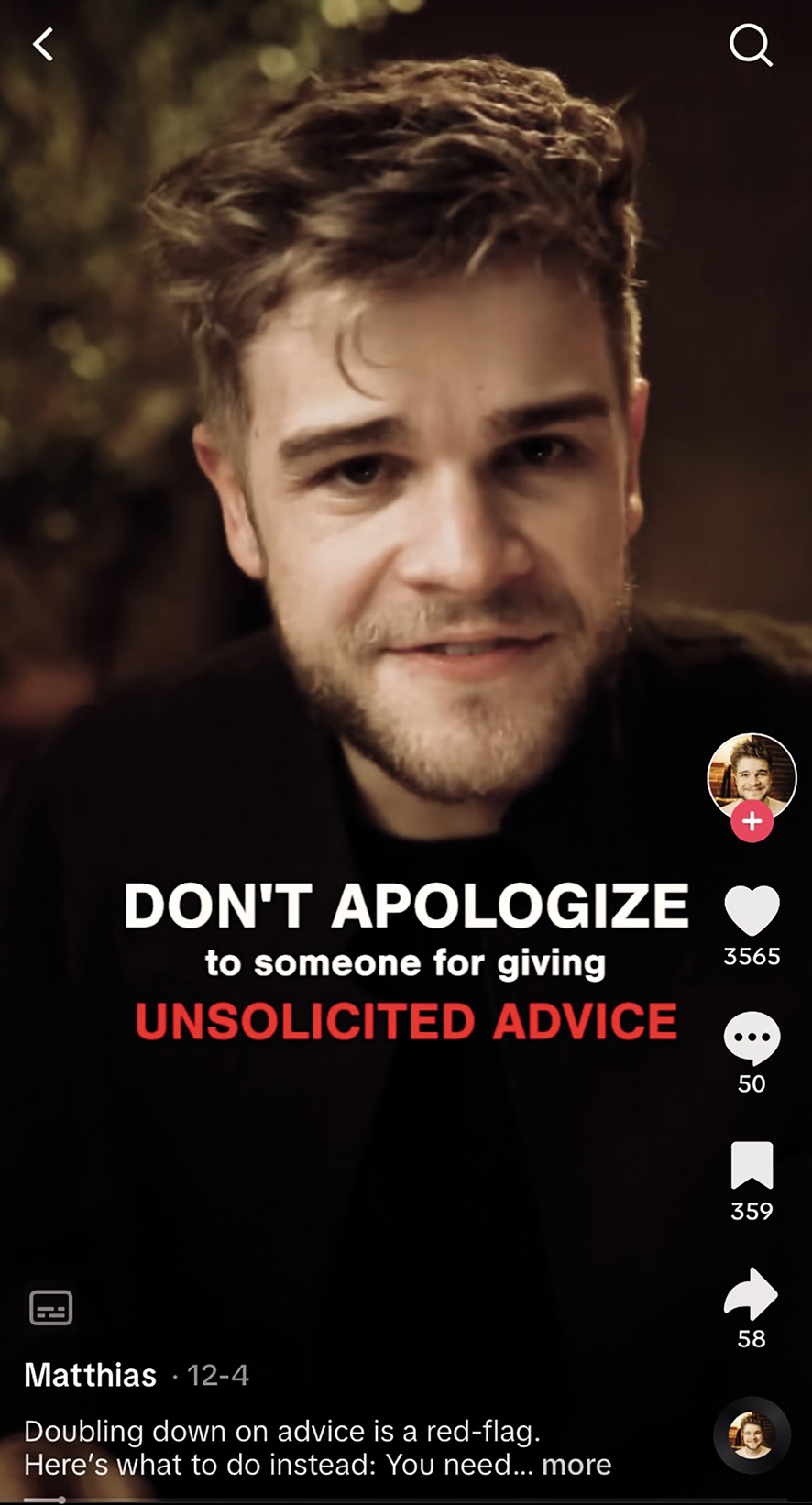 Matthias Barker, psihoterapevt, podkaster in zvezda TikToka, večmilijonskemu sledilstvu s pomirjujočim glasom razlaga o duševnem zdravju in deli življenjske nasvete.