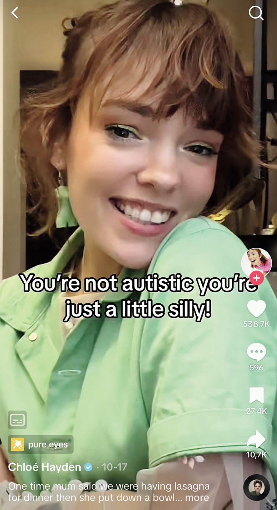 Avstralska igralka, influencerka in aktivistka Chloe Hayden ima avtizem in ADHD, svoje izkušnje pa dnevno pakira v kratkometražne video dnevnike na TikToku.