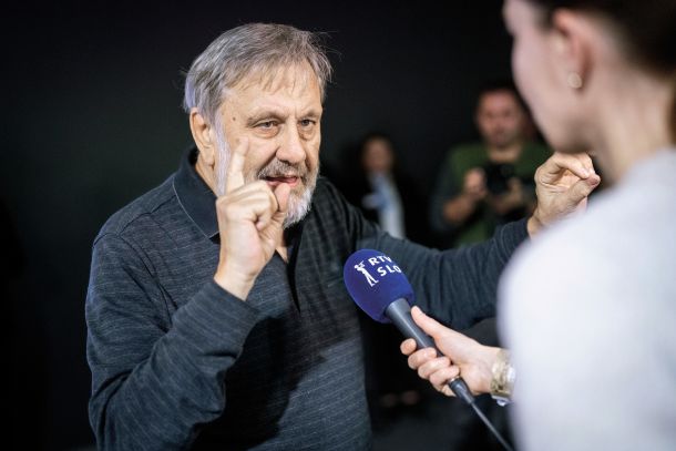 Slavoj Žižek med izjavo po govoru v Frankfurtu, ki je zelo razburil nemško javnost 