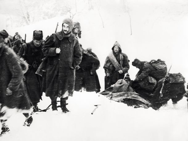 Poslednja fotografija Karla Destovnika - Kajuha. Nastala je 16. februarja 1944 na Paškem Kozjaku med nemško ofenzivo proti XIV. diviziji. 