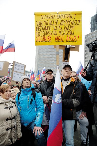 Protestni shod upokojencev proti Robertu Golobu v sredo, 1. 3. 