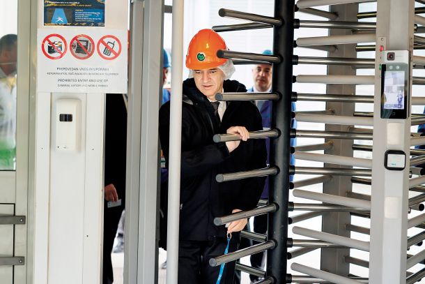 Predsednik vlade Robert Golob na obisku v jedrski elektrarni v Krškem 