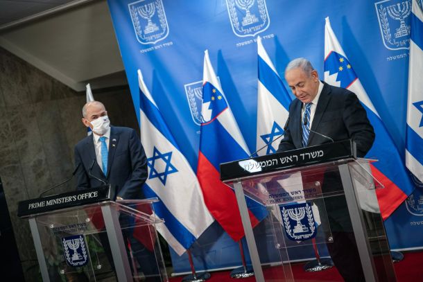 Nekdanji slovenski premier Janez Janša in še vedno aktualni izraelski premier Benjamin Netanjahu med srečanjem v času koronakrize 