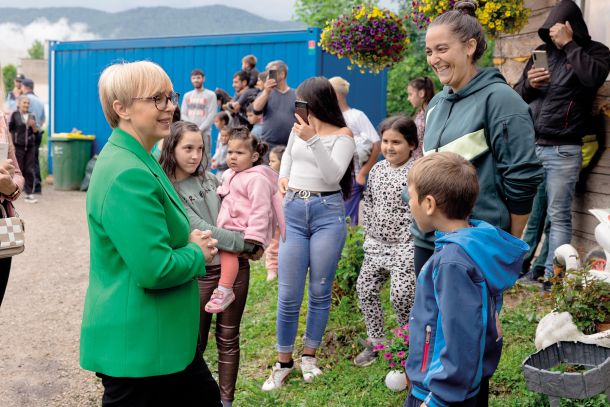 Predsednica na obisku v romskem naselju Lepovče 