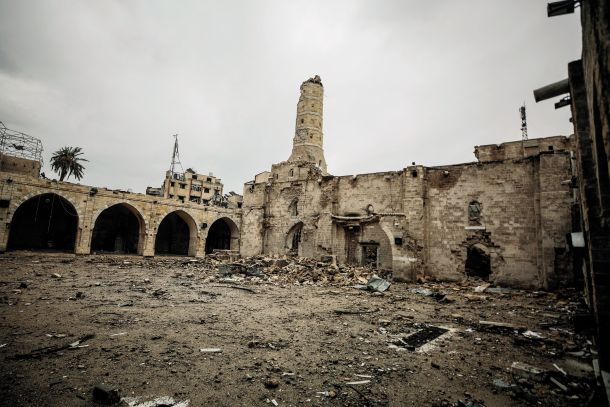 Uničeni mošeja in knjižnica Al Omari iz 13. stoletja v Gazi.