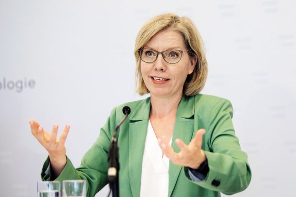 Avstrijska ministrica Leonore Gewessler