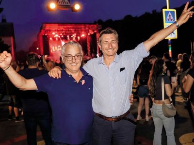 Matjaž Han in Borut Pahor na Pivu in cvetju v Laškem