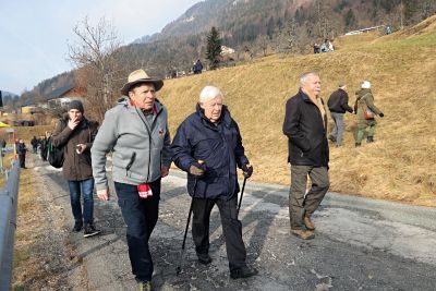 Mladostni Milan na poti v Dražgoše. Prejšnji teden smo ga na tej strani pomladili za eno leto (glede na kondicijo še premalo). Milan je prejšnjo nedeljo praznoval 83. rojstni dan.