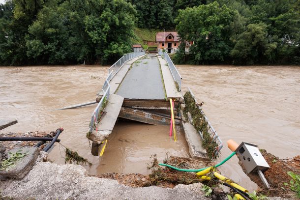 Lanskoletne poplave v Sloveniji