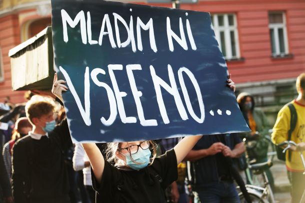 Protest mladih v času zaprtja med pandemijo koronavirusa