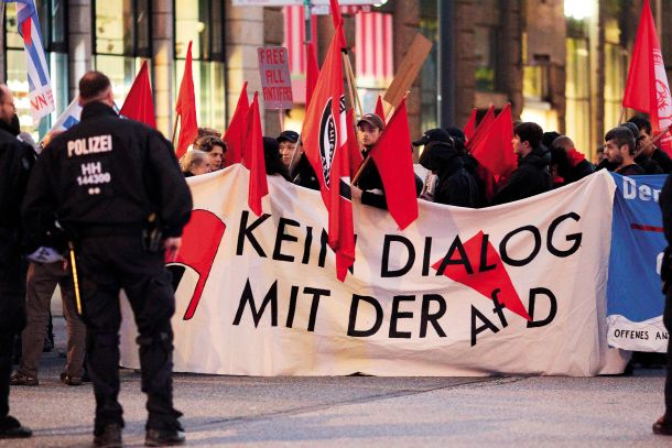 »Brez dialoga z AfD!« - protest zoper skrajno desno stranko 