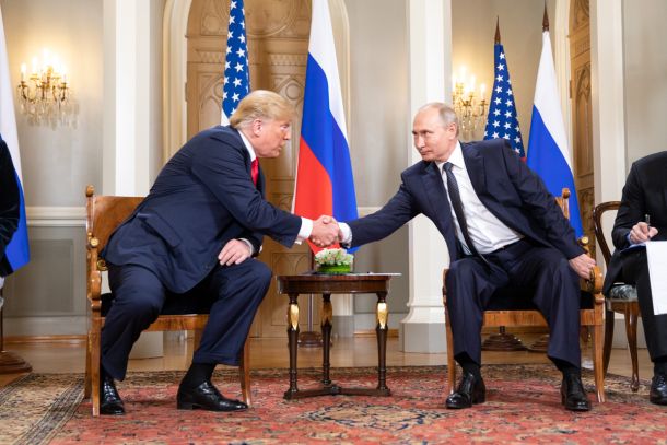 Nekdanji predsednik ZDA Donald Trump in ruski predsednik Vladimir Putin leta 2018 