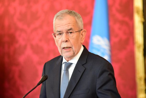 Avstrijski predsednik Alexander Van der Bellen bo danes z vodji strank začel pogovore o sestavi nove vlade