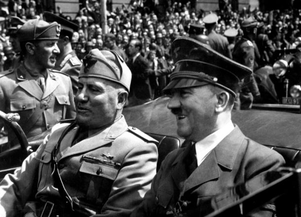 Italijanski fašistični voditelj Benito Mussolini in nemški nacistični vodja Adolf Hitler