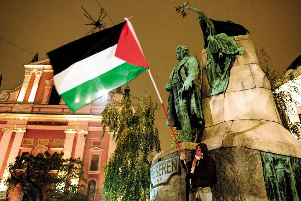 Velik shod za mir bo v soboto, 16. novembra, ob 11.00 na Prešernovem trgu v Ljubljani (fotografija je z nedavnega protesta »V solidarnosti s Palestino«)