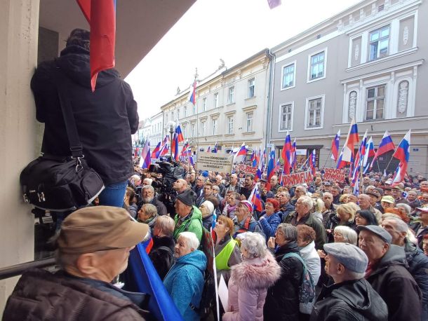 Janševi podporniki pred sodiščem