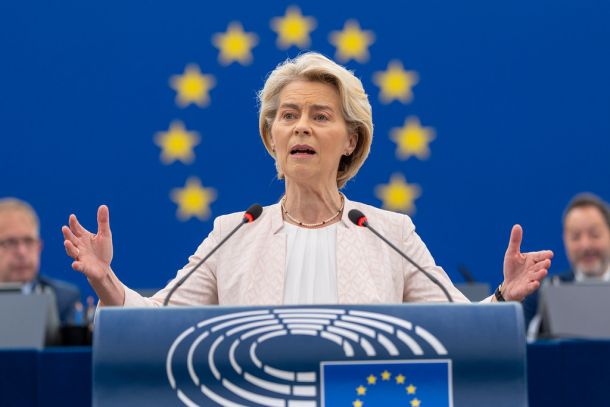 Von der Leyen je kandidatkam za članstvo v EU obljubila podporo, dokler ne bodo pripravljene na vstop, Ukrajini pa bo EU stala ob strani, dokler bo treba.