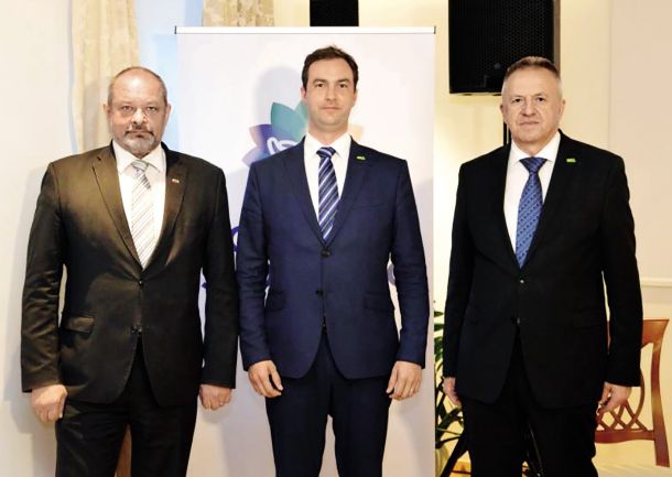 Nekdanji predsednik državnega sveta in predsednik lovske zveze Alojz Kovšca, Rok Capl in gospodarski minister iz zadnje Janševe vlade Zdravko Počivalšek 