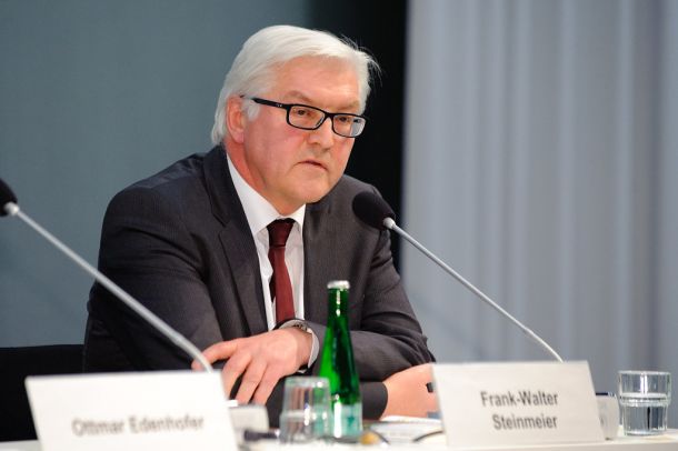 Steinmeier je dejal tudi, da želi, da kampanja poteka pošteno in pregledno, ter opozoril na nevarnosti tujega vpliva ( ...), ki je še posebej intenziven na omrežju X